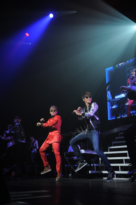 (C)LIVE　WORKS　COMPANY