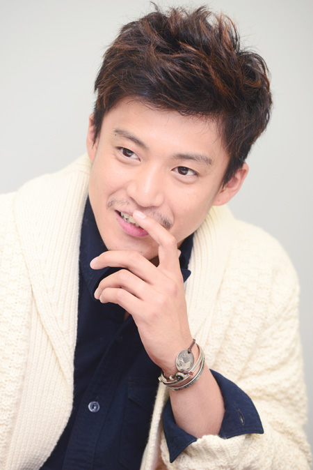 小栗旬　ヘアメイク：須田理恵（NU YARD）　スタイリスト：honmaru　　撮影：源賀津己