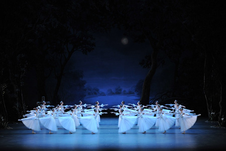 新国立劇場バレエ団『ジゼル』　　撮影：瀬戸秀美