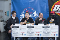 記者会見の模様