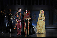 緊張感漂う復讐劇、宝塚宙組『モンテ・クリスト伯』が開幕