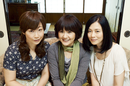 左から、峯村リエ、犬山イヌコ、坂井真紀　　撮影：吉田 孝幸