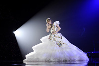 浜崎あゆみ、“A BEST LIVE”と銘打たれた15周年を飾る全国アリーナ