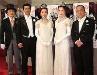 左から、松尾貴史、寺脇康文、霧矢大夢、真飛聖、田山涼成