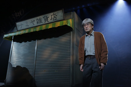 東野圭吾のタイムスリップ小説をキャラメルボックスが舞台化