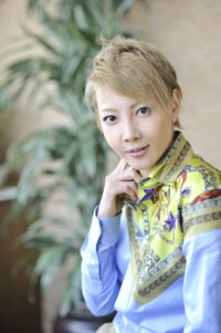 柚希礼音　撮影：奥村達也