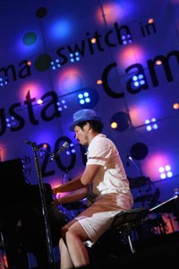 スキマスイッチ、Augusta Campで全37曲を熱演 | チケットぴあ