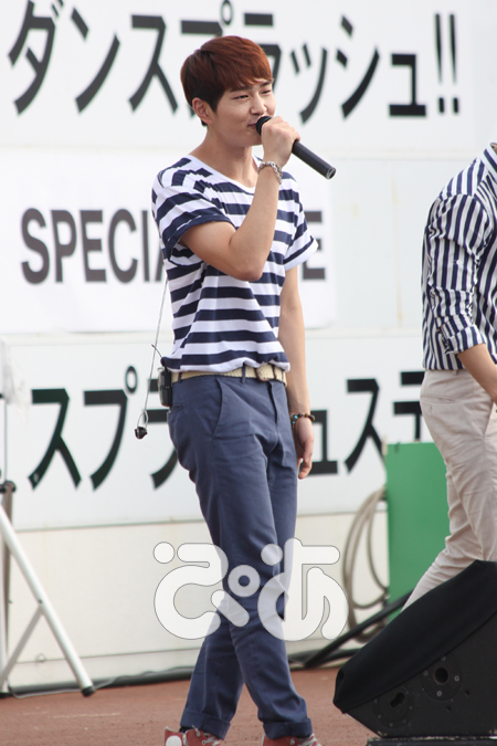 SHINee、猛暑吹き飛ばすサプライズライブ！ プールサイドで新曲