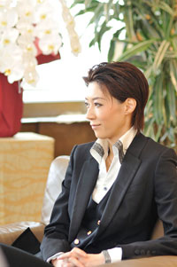 凰稀かなめ　　撮影：奥村達也