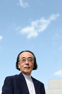 一柳慧　(c)Koh Okabe