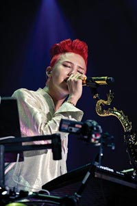 G-DRAGON (c)＆(p) 2013 KBS MEDIA Inc．＆ YG ENTERTAINMENT Co．，Ltd．ALL RIGHTS RESERVED．