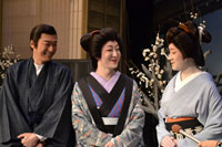 会見より。左から、市川月乃助、市川春猿、市川笑三郎