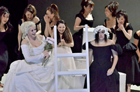 新国立劇場オペラ「フィガロの結婚」（2013年10月）　撮影：三枝近志