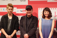 左から、山田裕貴、佐々部清監督、大塚千弘