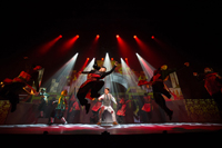 『コズミック・ビート』（大阪公演舞台写真より）