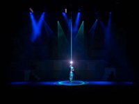 『コズミック・ビート』（大阪公演舞台写真より）