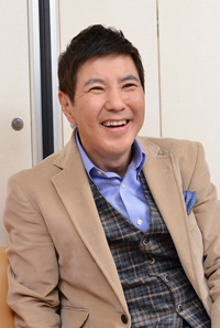 関根勤　　撮影：源 賀津己