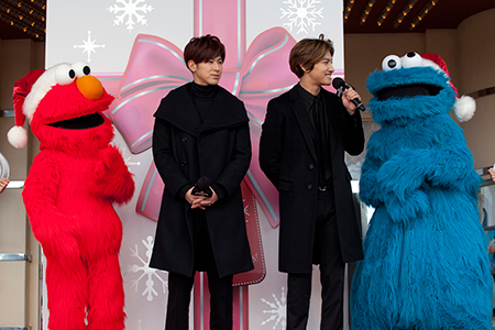 東方神起、等身大フィギュアに「僕より若くみえる」 | チケットぴあ