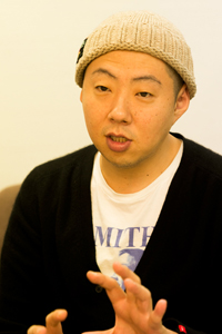 荒川良々　　撮影：渡部伸