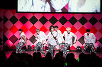 初のクリスマス・イベントを行ったU-KISS　左からフン、ケビン、キソプ、AJ、スヒョン、イライ