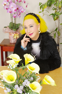 美輪明宏　　撮影：御堂義乗