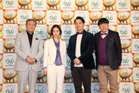 左から、小倉智昭、忽那汐里、バナナマン