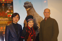 写真左より和田薫、安倍圭子、井上道義