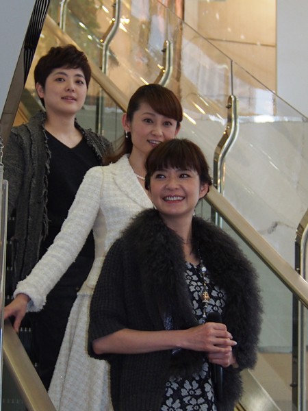 手前から、彩輝なお、風花舞、小林香