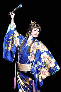 月組 宝塚大劇場公演 日本絵草紙 宝塚をどり/ 他ＣＤ三枚セット Amazon.co.jp: 月組 宝塚大劇場公演DVD 「宝塚をどり」「明日へ