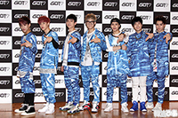 公演前のフォトセッション?左からベンベン、マーク、Jr.、JB、ジャクソン、ヨンジェ、ユギョム