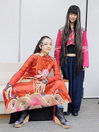 左から、ヤン・リーピン、ツァイー・チー