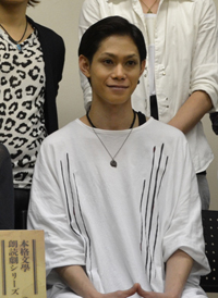 玉城裕規が異色の朗読劇『ドグラ・マグラ』に出演 | チケットぴあ[演劇