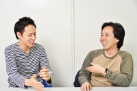 左から、大倉孝二、ブルー＆スカイ　　撮影：源 賀津己