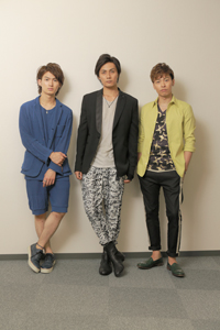 左から、松田凌、加藤和樹、東山光明　　撮影：カツヲ　衣裳：加藤和樹／TOM REBL、Roen、S.O.S fp恵比寿本店　東山光明／wjk、lotholon、Dress camp、S.O.S fp恵