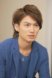 松田凌　撮影：カツヲ　衣裳：meagratia、S.O.S fp 恵比寿本店