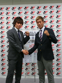 写真左より、柏木陽介(浦和レッズ)、野津田岳人(サンフレッチェ広島)