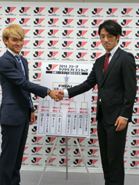 写真左より、宇佐美貴史(ガンバ大阪)、森岡亮太(ヴィッセル神戸)