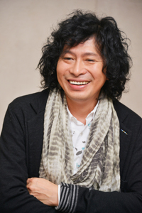 鈴井貴之　　撮影：源 賀津己
