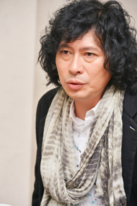 鈴井貴之　　撮影：源 賀津己