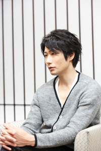 戸次重幸　　撮影：石阪大輔