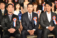 （左から）ジャン・バルジャン役を務める福井晶一、吉原光夫、ヤン・ジュンモ