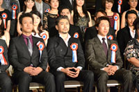 （左から）ジャベール役を務める川口竜也、岸祐二、鎌田誠樹