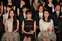 （左から）フォンテーヌ役を務める里アンナ、和音美桜、知念里奈