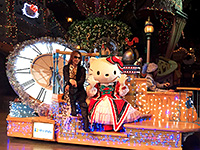 フロートに乗って周回するYOSHIKIとハローキティ　(c) 2014 SANRIO CO.,LTD.