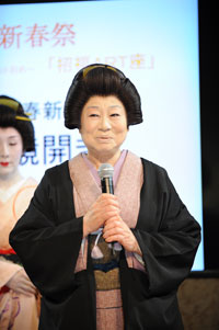 水谷八重子、波乃久里子ら鏡開きで新春新派を告知 | チケットぴあ[演劇 