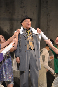 野田秀樹が近代史の光と影に迫る『エッグ』開幕 | チケットぴあ[演劇 演劇]