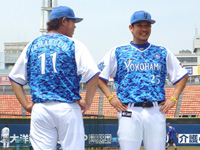 横浜DeNAベイスターズ 筒香選手ユニフォーム 筒香もご満悦！ DeNA夏企画のユニフォームを発表 | チケットぴあ