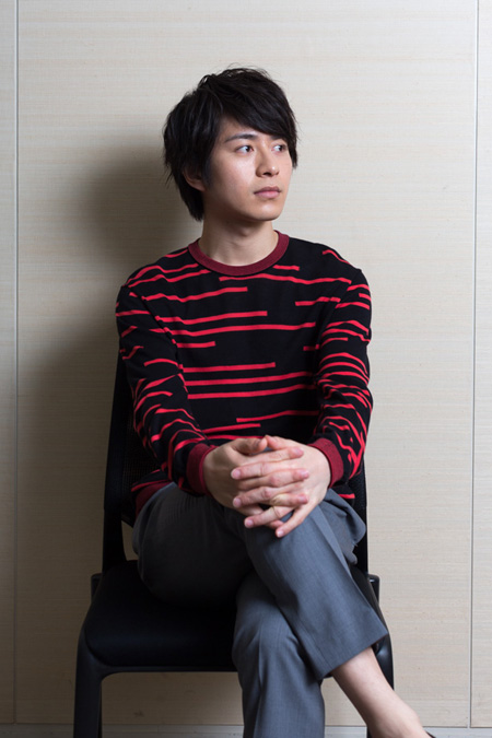 村井良大、辞書を片手に『RENT』の英語台本と格闘中 | チケットぴあ