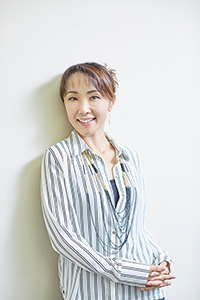 【SALE】濱田めぐみ&彩吹真央さん掲載ページ（約A3サイズ）#6556 濱田めぐみの演技に注目！再演だからこそ深みを増す人間描写力