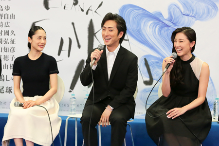 左から、深津絵里、中村七之助、伊藤歩　　撮影：福井麻衣子